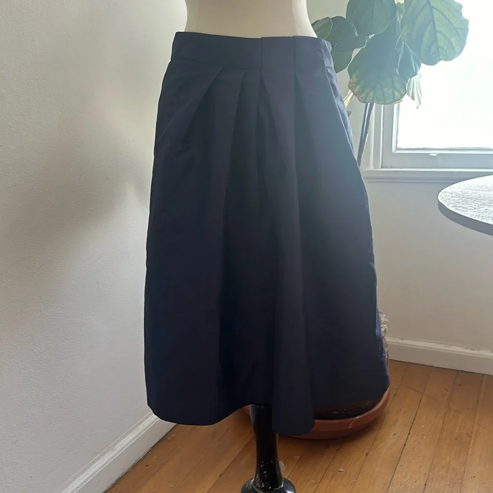 Lavia 18 navy blue pleated skirt - Picture 1 of 4